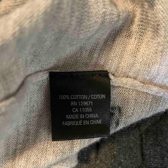 Skull Cashmere shirt
Size small but is loose and fits like a medium - Picture 3 of 6